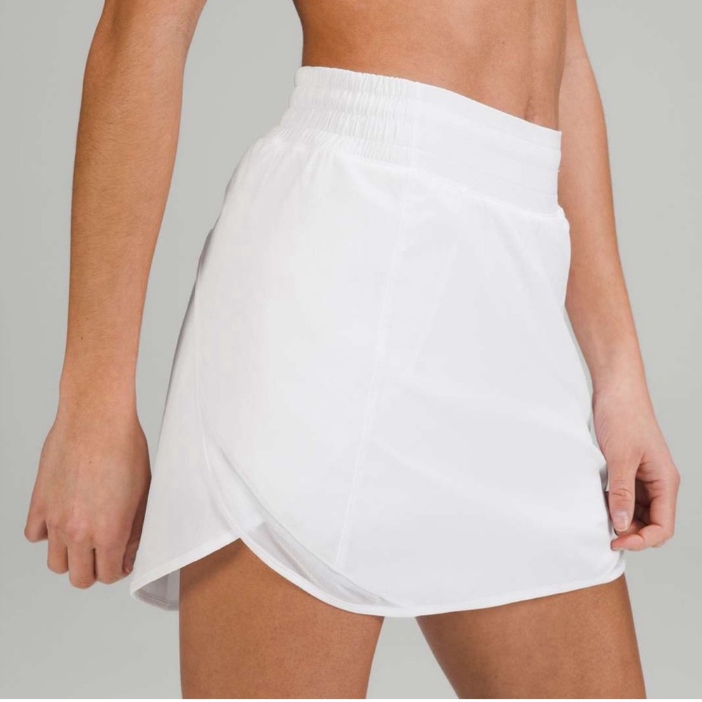 Lululemin hottie tottie white tennis skirt size 10